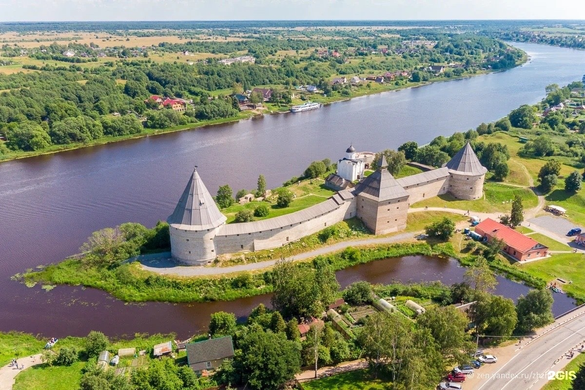 Крепость на реке. Староладожская крепость Волхов. Староладожская крепость Старая Ладога. Старая Ладога древняя столица Руси. Ладога первая столица древней Руси