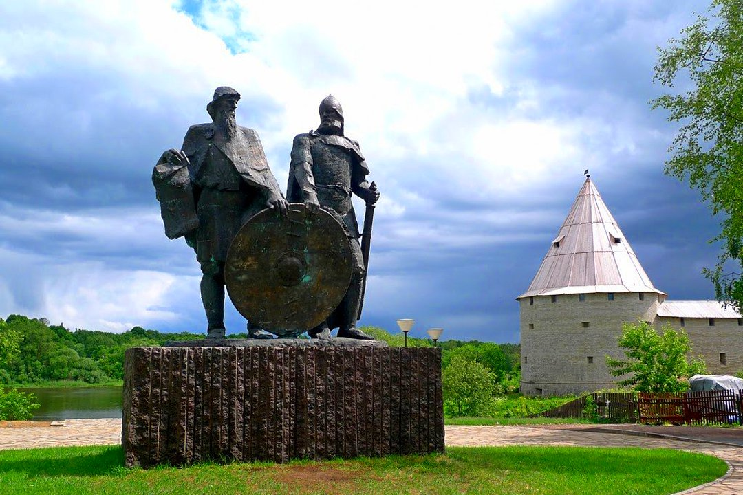 Исторический памятник город городов. Старая Ладога первая столица Руси. Ладога столица древней Руси. Старая Ладога Ленинградская область. Старая Ладога Ленинградская область достопримечательности.