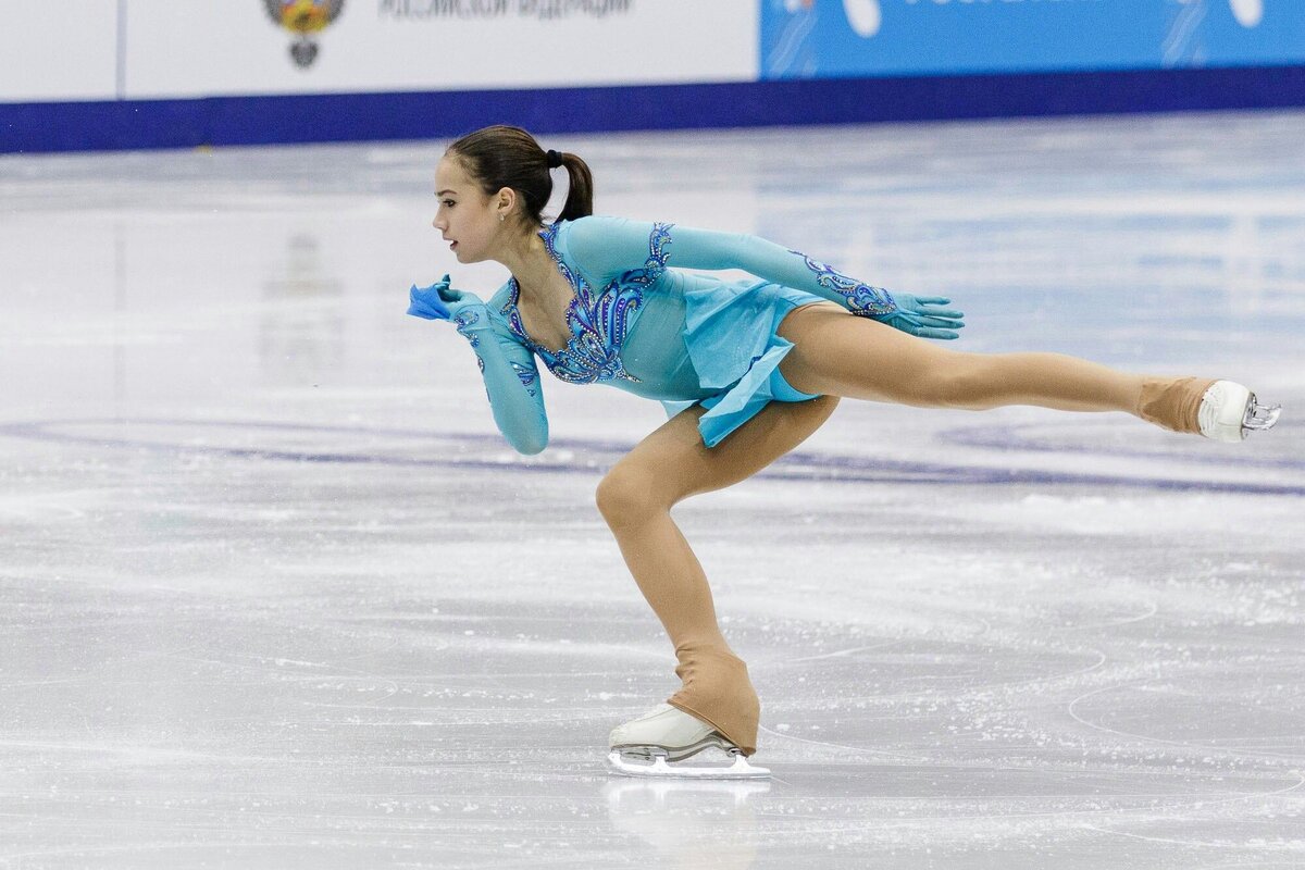 Алина Загитова на Чемпионате России в 2016/17 году в короткой программе.