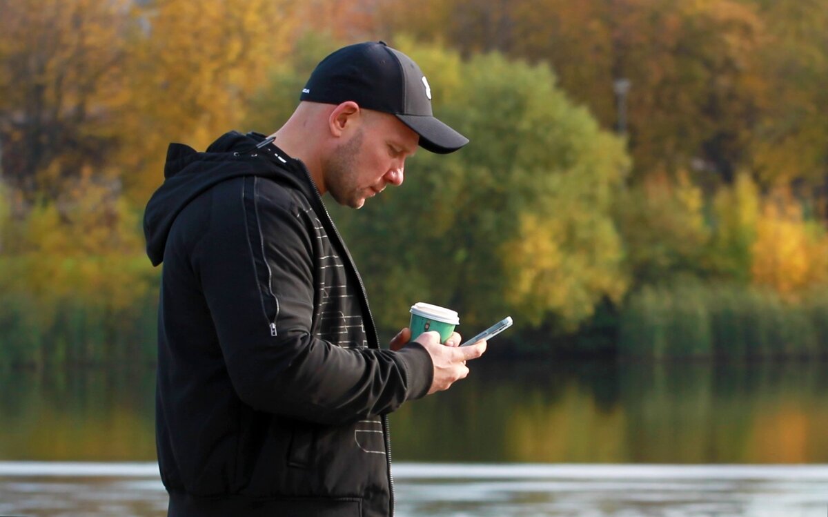    Человек с телефоном© РИА Новости . Мария Девахина