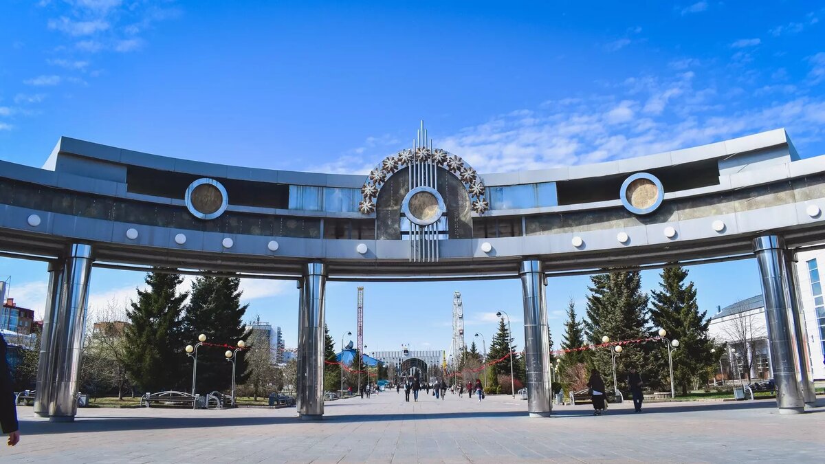     Новое пространство открыли на улице Республики. В день открытия тюменцы увидели сразу три экспозиции.