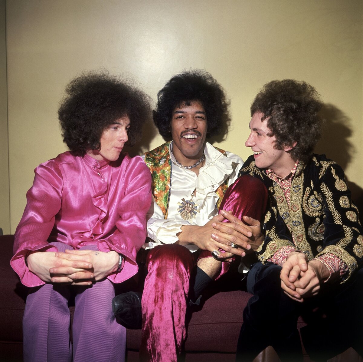 фото: https://www.escapeauthority.com/category/reviews/category/jimi-hendrix-experience-caricature-–-paul-king-artwerks-pp-3B2ExPSz