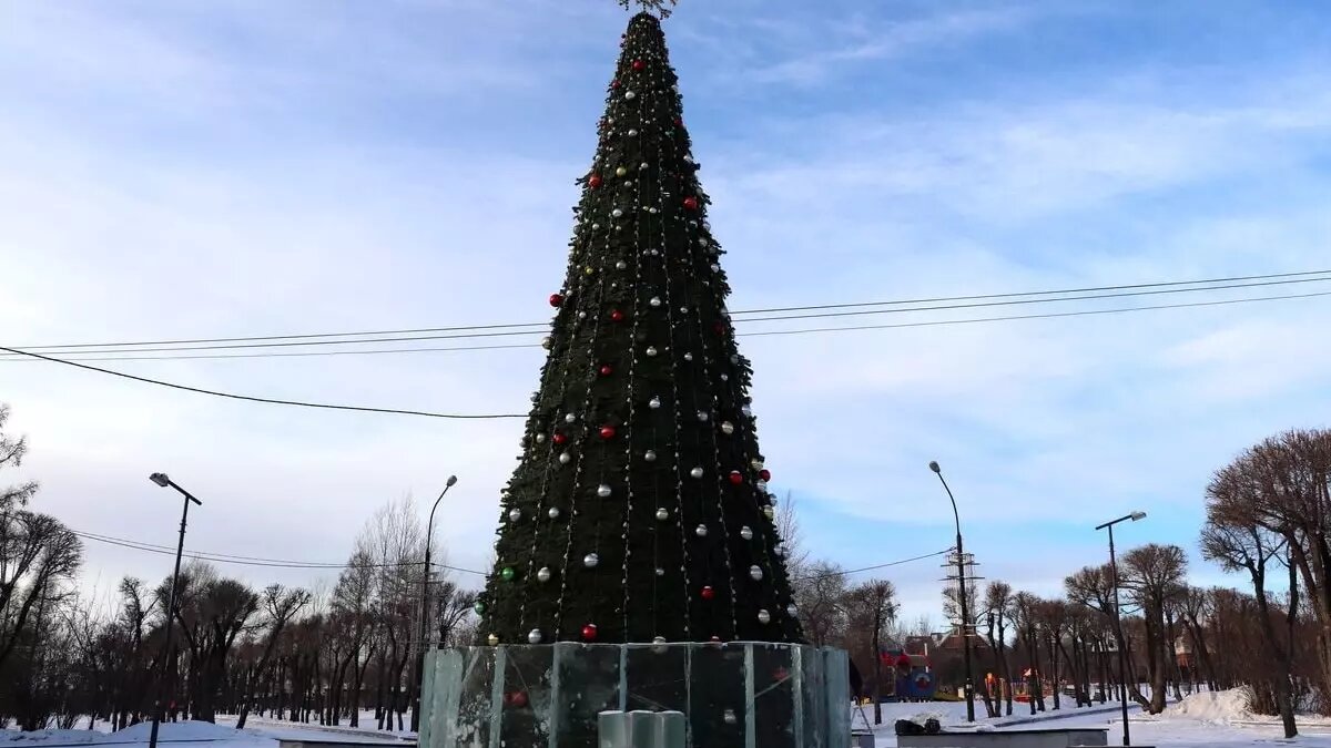    В сквере имени Чернышевского в микрорайоне Покровка оборудуют ледовый городок без горок. На него потратят 730 тысяч рублей.