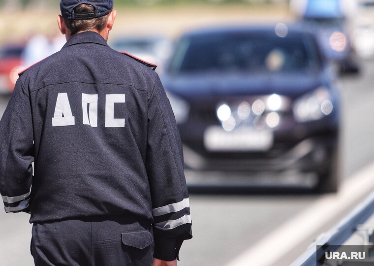    Полиция задержала машину с курганским депутатом-должником