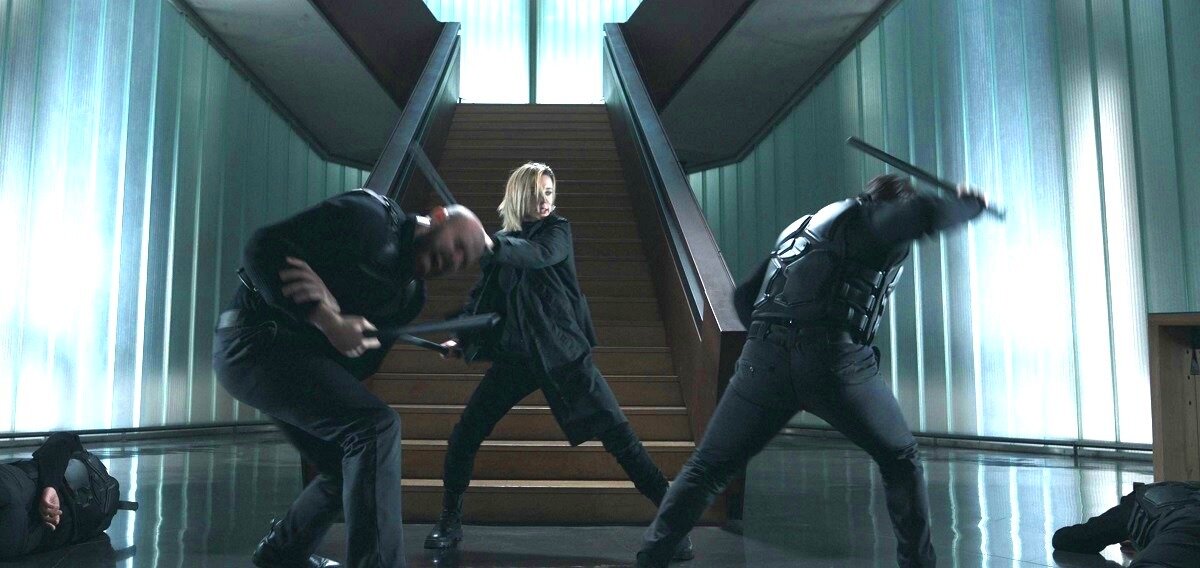 - Эй! Я в вашем строймаркете семидюймовые трубы для канализации заказывала, а вы мне что привезли, бестолочи?  