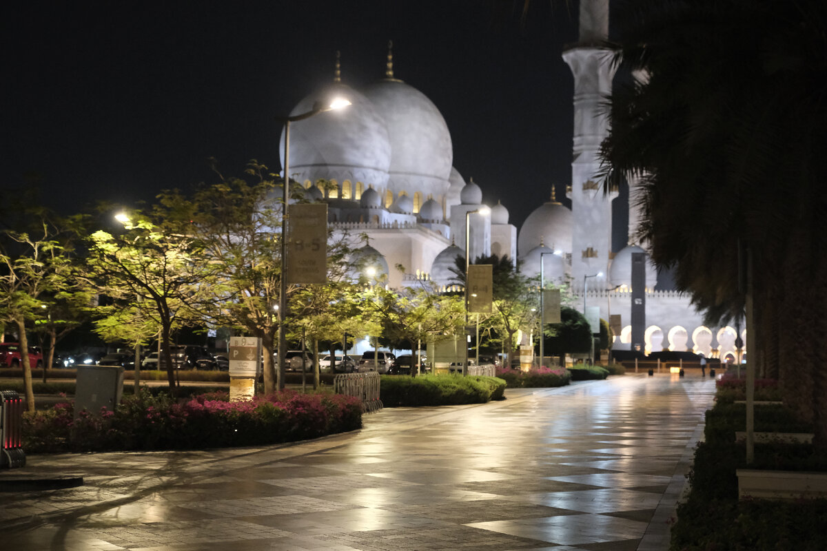 Смотрите и видите мечеть,и здесь повернулись...К сожалению обратную картинку не нашел.