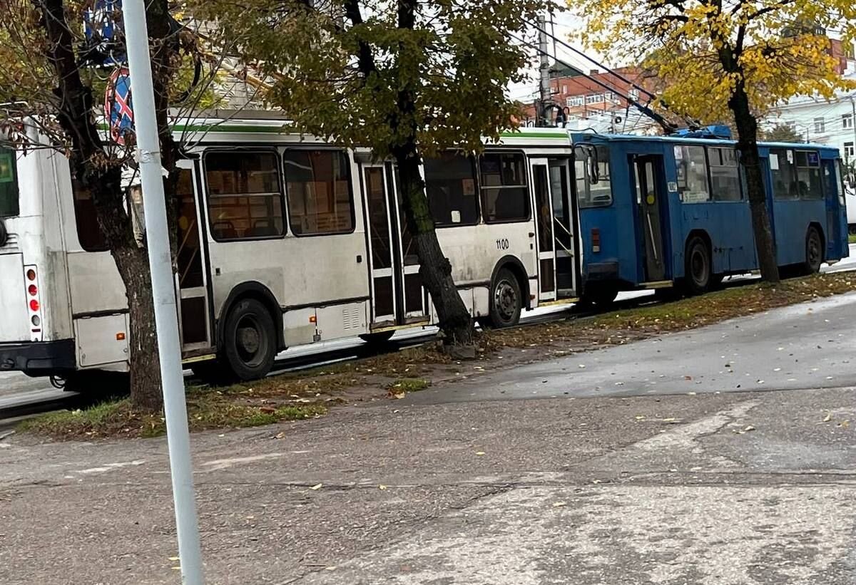 Стала известна причина остановки троллейбусов в центре Рязани | «Рязанские  новости» | Дзен