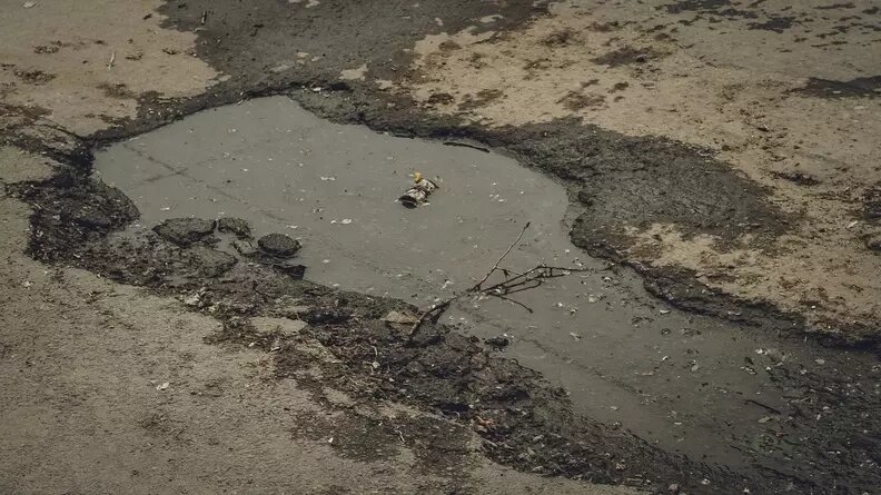     В Ростове-на-Дону дорога на улице Малиновского находится в неудовлетворительном состоянии, сообщил читатель RostovGazeta.