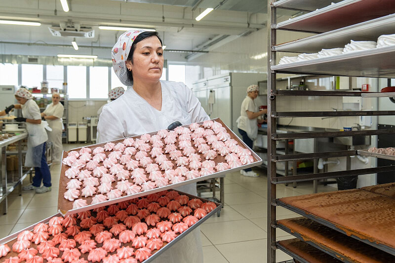 В ассортименте продукции порядка 100 наименований.