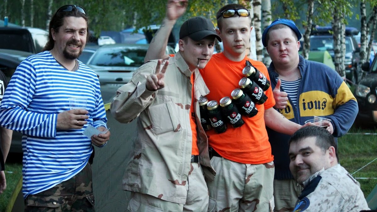 Не суть, но первое собрание пьющих бабулек выглядело примерно вот так же. Разницы - ноль