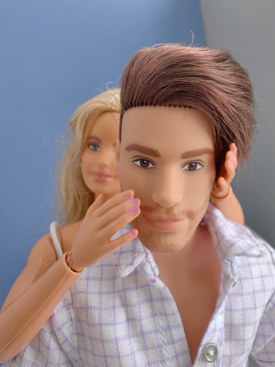 Здесь у Тейта лицо непропорциональное