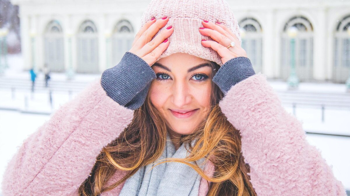    Какие шапки носить после 50 лет, чтобы выглядеть модно? Советует стилист© Unsplash / Хулио Ривера