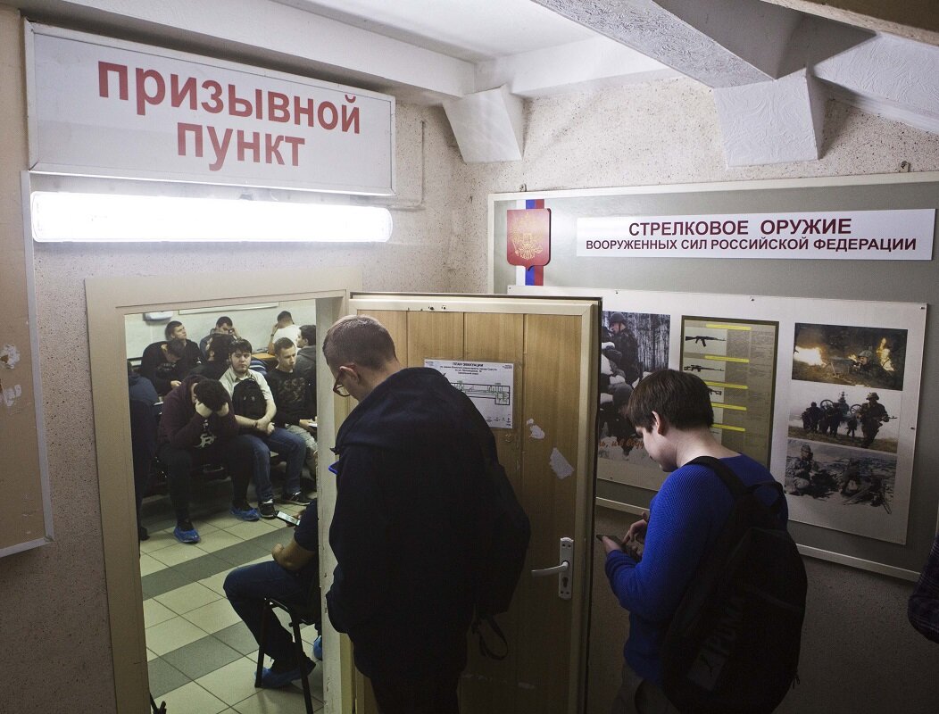    Военкоматы ХМАО запустили горячие линии по вопросам призыва