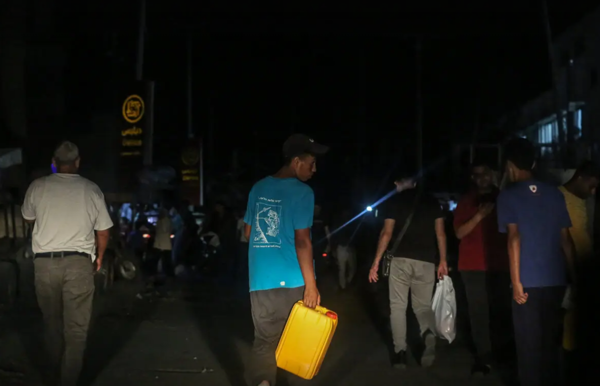 Хотя западные СМИ вполне однозначны в трактовке, кто здесь жертва, а кто агрессор. Реально гуманитарная ситуация несопоставима и ухудшается с каждым днём. Что неплохо коррелируется с высказываниями из Тель-Авива. 