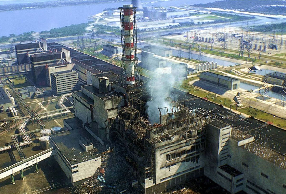 Почему взорвалась станция. Взрыв на Чернобыльской АЭС 1986. Чернобыльская АЭС 1986. Чернобыль 26.04.1986. 4 Энергоблок ЧАЭС 1986.