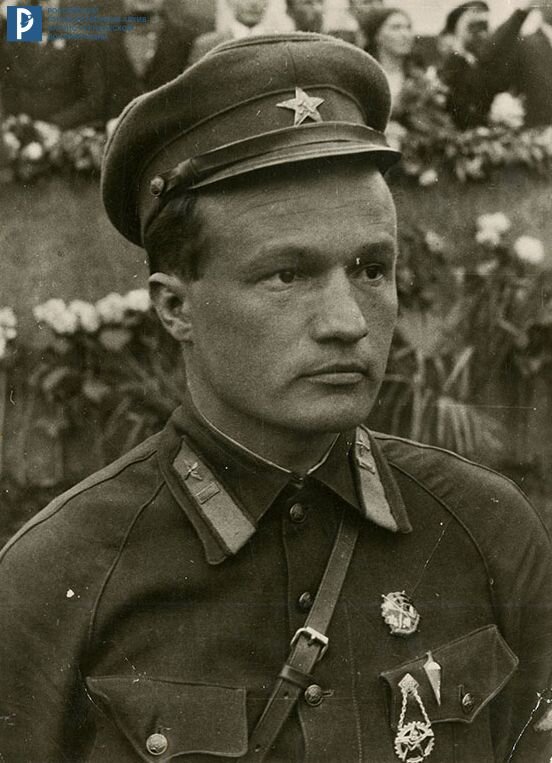 Н.П. Каманин на Красной площади во время торжественной встречи челюскинцев в Москве. 19 июня 1934 г. РГАНТД. Ф. 380. Оп. 2-10. Д. 24. Л. 1.