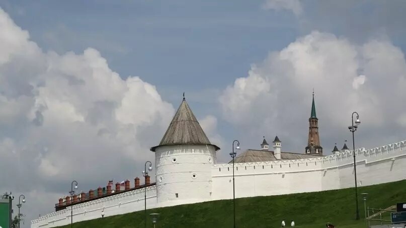     В Татарстане сохранился 1 721 объект культурного наследия. Об этом во время традиционного брифинга рассказал Иван Гущин, глава комитета по охране объектов культурного наследия.