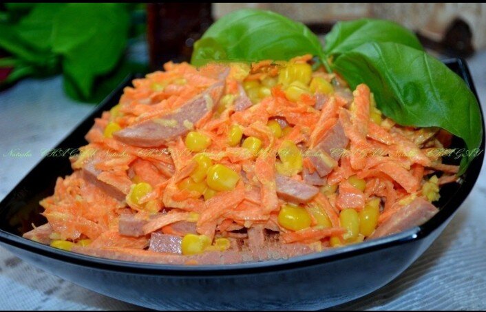 Салат из моркови, сыра и колбасы - рецепт с фото