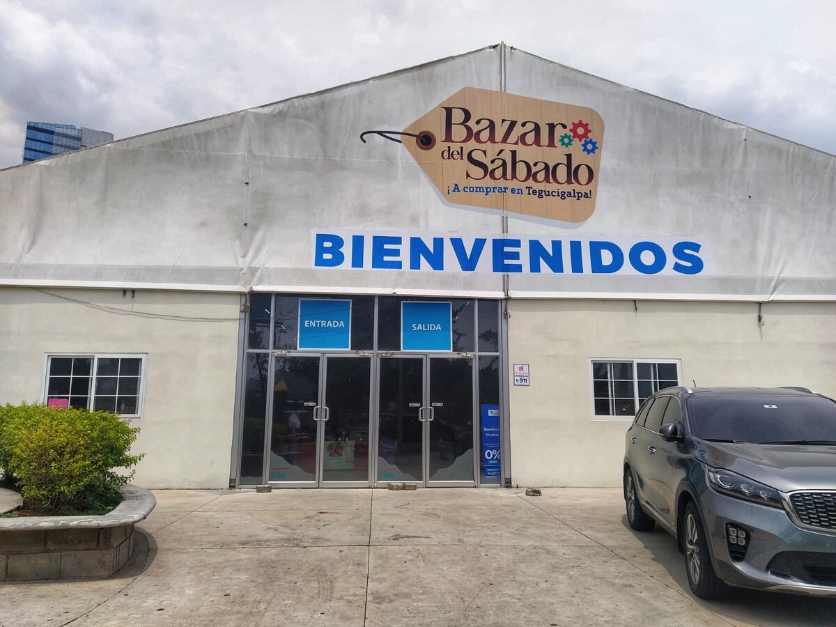 Субботний базар в Гондурасе. Фото делал муж. 