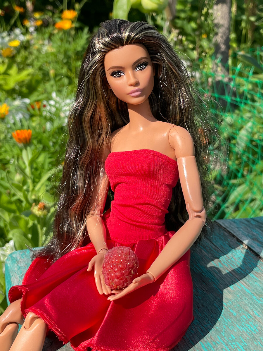 Нина (молд "Лина", Barbie Looks #1)
