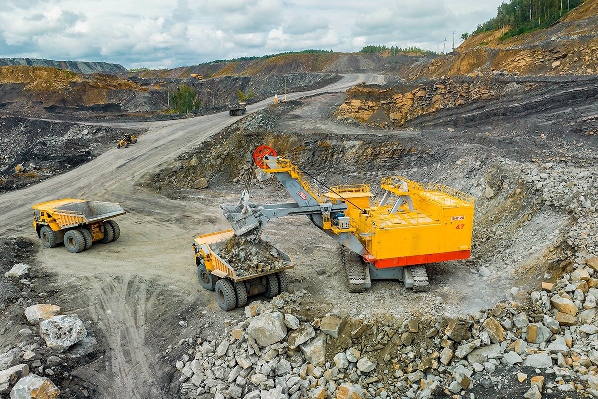 На угольном разрезе "Распадский" ввели в работу электрический экскаватор