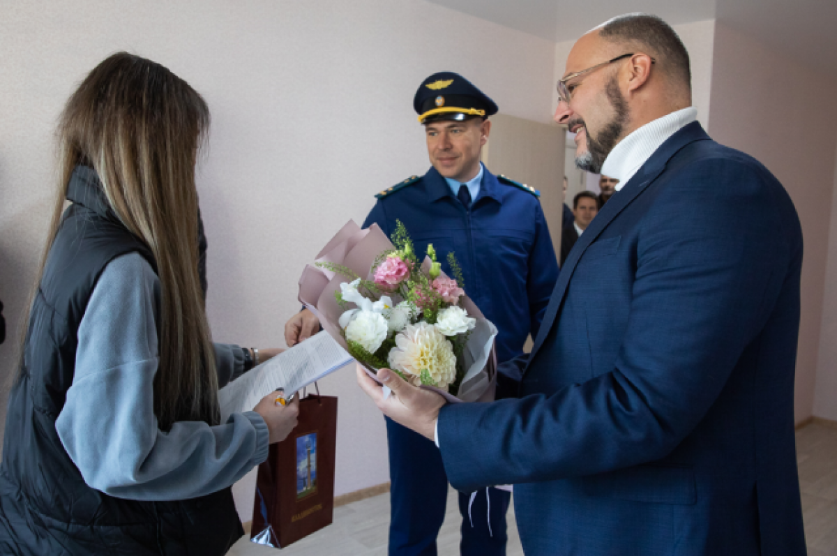    Дети-сироты во Владивостоке получают квартиры