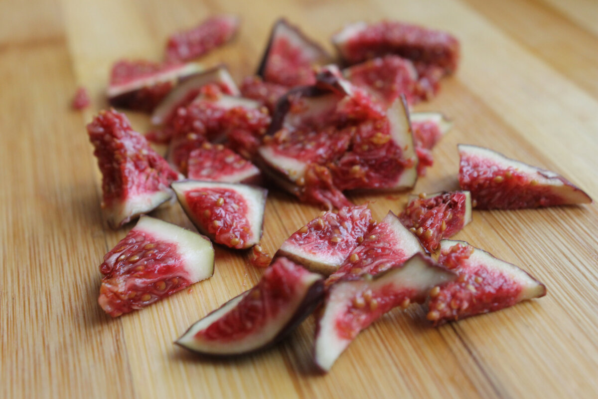 Кисленький в меру, но вкусный и яркий.