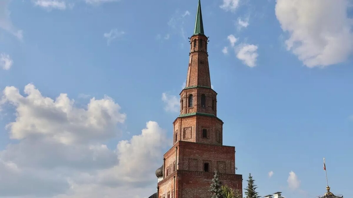     Глава комитета по охране объектов культурного наследия в Татарстане Иван Гущин во время традиционного брифинга рассказал о состоянии башни Сююмбике.