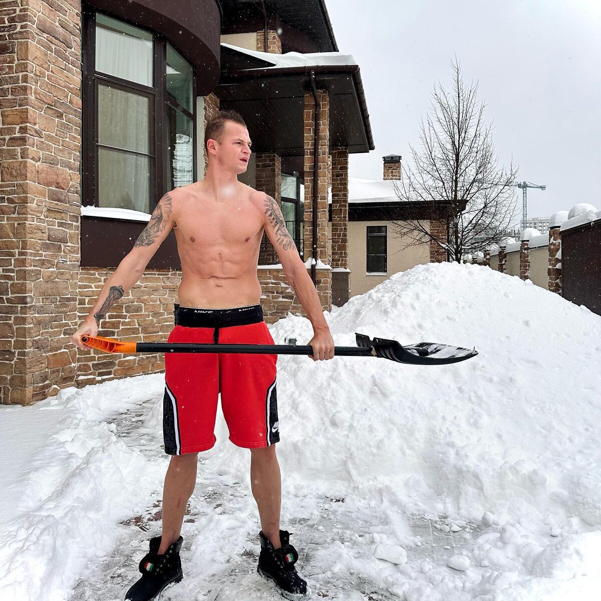    Дмитрий Тарасов не выплатил гонорар риелтору после продажи квартирыСоцсети Дмитрия Тарасова