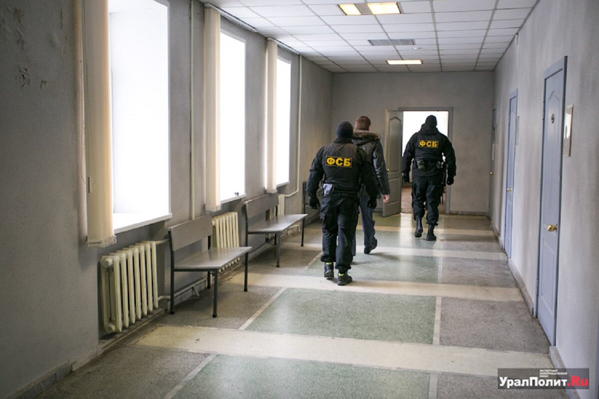 Сопровождение дела осуществляют сотрудники УФСБ по региону.  Фото: Фото: УралПолит.Ru / Евгений Поторочин