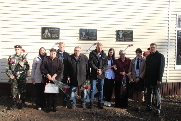   В Новосергиевском районе открыли три мемориальные доски памяти бойцов СВО Кристина Просвиркина