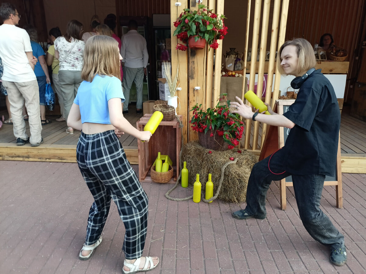 Не похожи на недолюбленных недокормышей