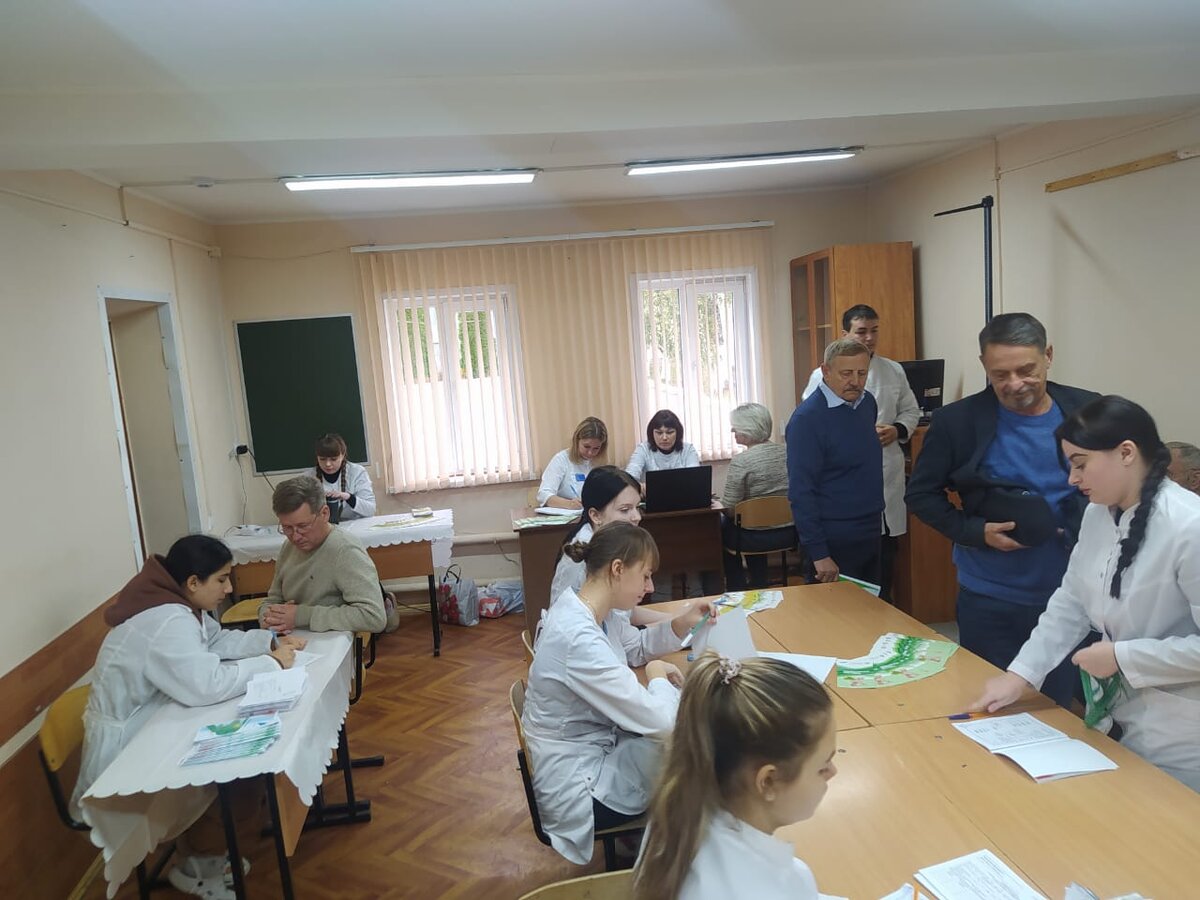    В Курске врачи обследуют педагогов колледжа