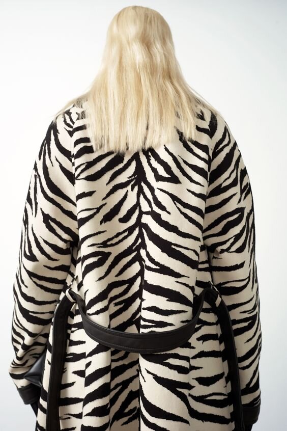 Он теперь навсегда с нами и считается уже классическим принтом наряду с клеткой, полоской, горошком, гусиной лапкой.