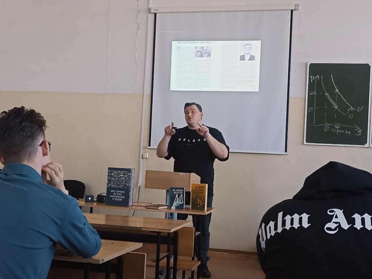 Писатель Андрей Коваленко на встрече со студентами