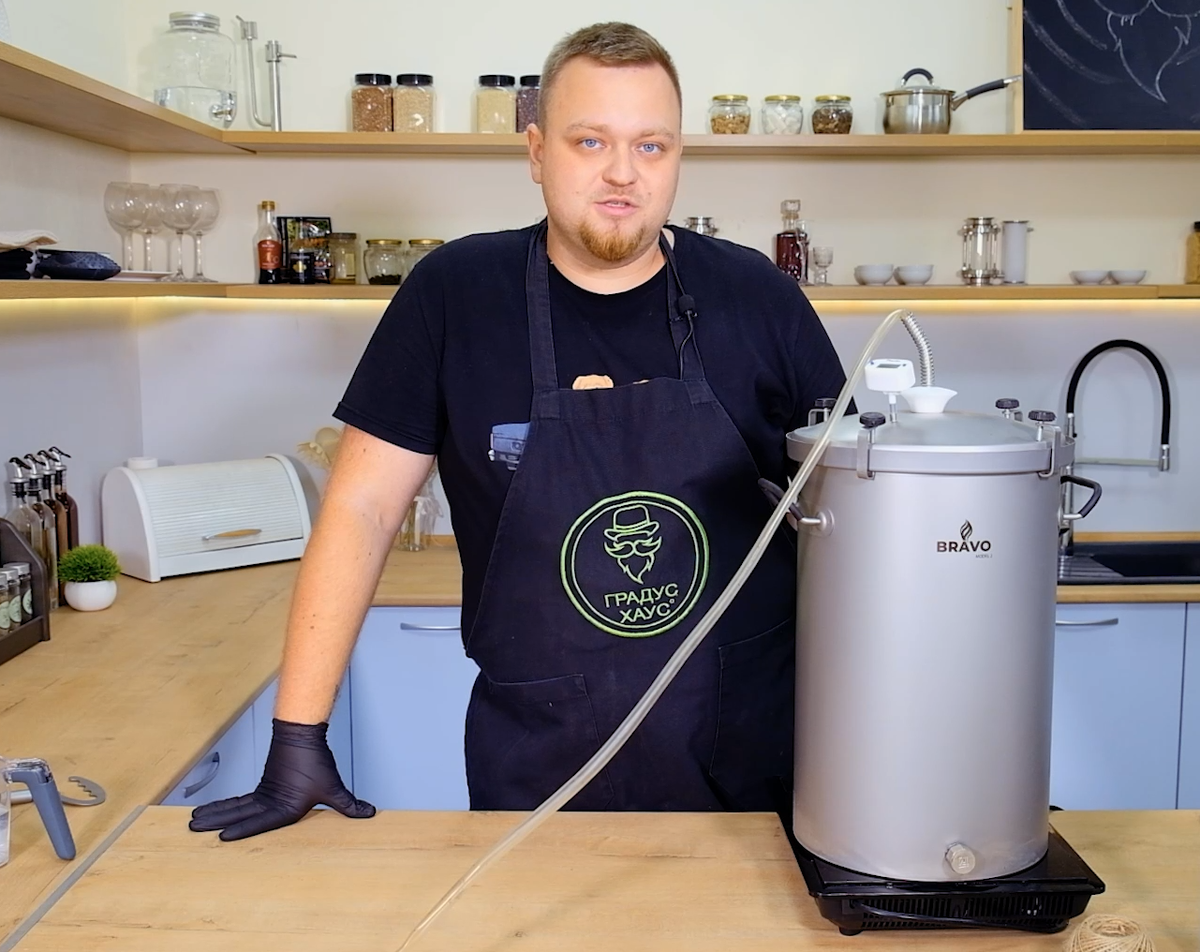 на фото коптильня Bravo 2