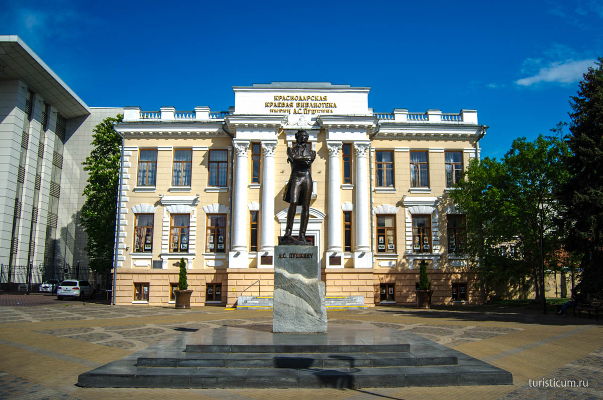 Краснодар – популярное туристическое направление. Но каждый путешественник сталкивается с тем, что не знает, куда отправиться в первую очередь в новом городе.-2