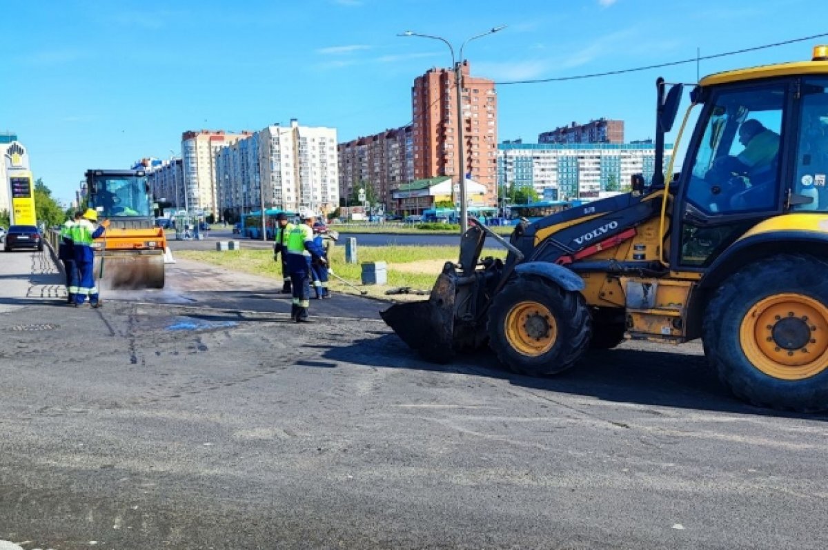    В Петербурге продолжается масштабный ремонт подъездов к медучреждениям