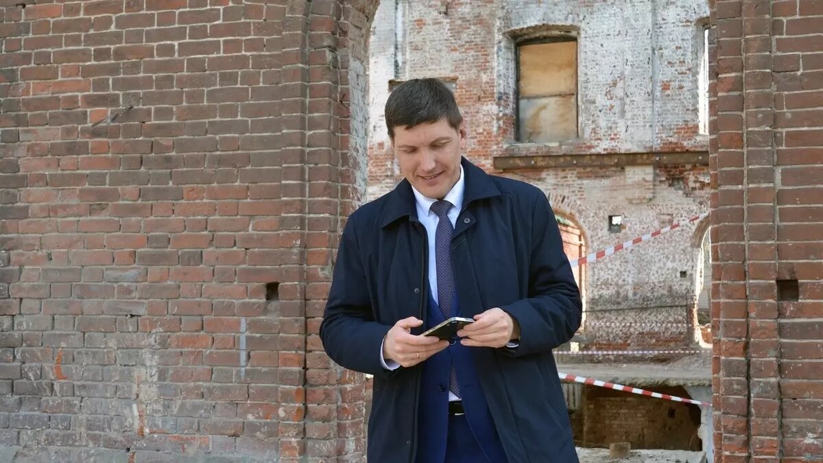     В Татарстане активно распродают исторические здания за 1 рубль. О ситуации во время традиционного брифинга рассказал председатель комитета Татарстана по охране объектов культурного наследия Иван Гущин.