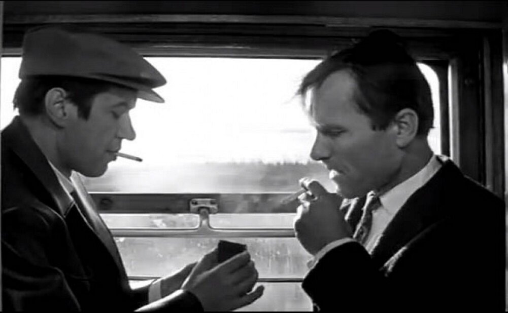 Песня разговор в поезде. Разговор в поезде. Двое в поезде. Два мужчины в поезде. Купе на двоих.