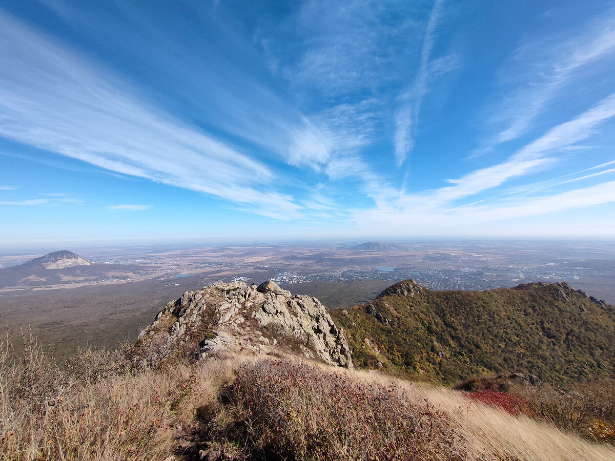 Гора змейка скамейка каменная