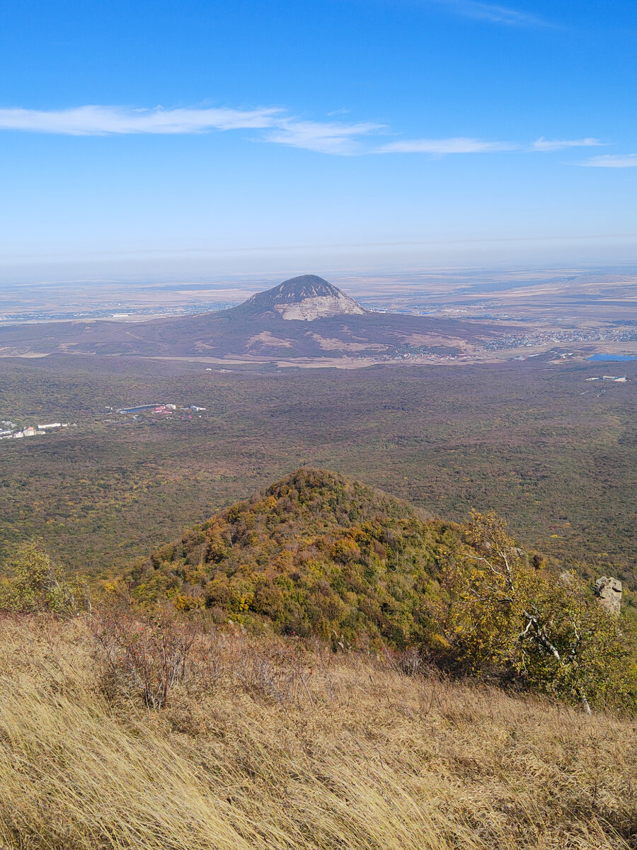 Гора змейка скамейка каменная