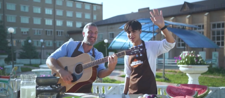    21 октября на телеканале НТВ выйдет выпуск программы «Поедем, поедим!» в Оренбурге Кристина Просвиркина