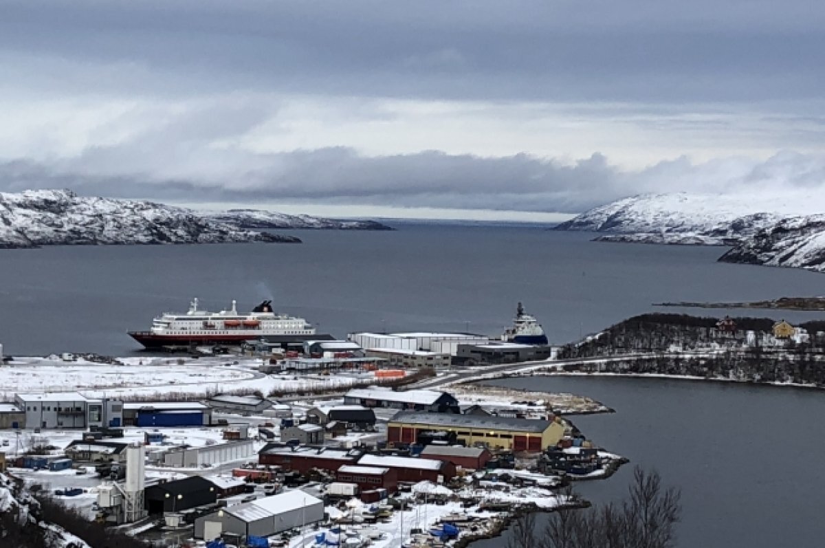    Рыбу с российских рыболовных судов перегружают через пограничные пункты в портах Киркенеса, Ботсфьорда и Тромсё.