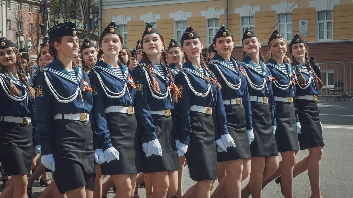     В Татарстане для службы по контракту отобрали свыше 60 женщин. Об этом во время прямого эфира марафона «Все свои» заявил глава пункта отбора в Казани Евгений Токмаков.