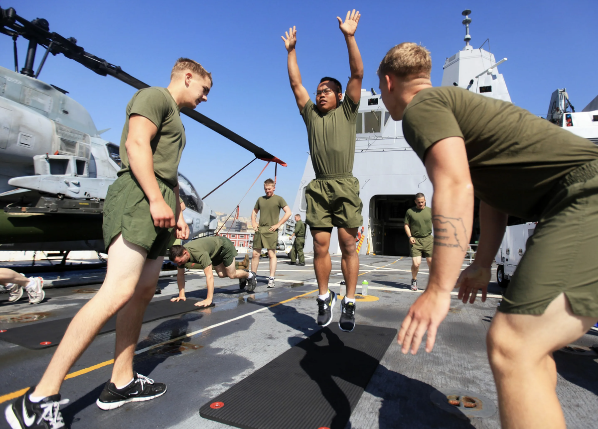 Тренировки в 40 лет. Тренировка солдат. Тренировка военных. Военные тренируются. Тренировка солдат США.