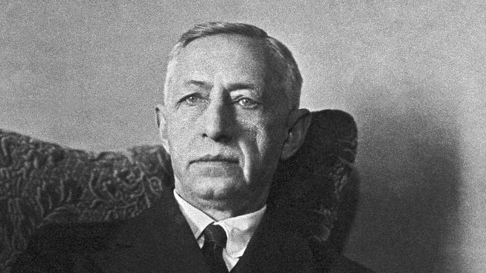    1933 год. Нобелевская премия по литературе присуждена писателю и поэту Ивану Бунину «за строгое мастерство, с которым он развивает традиции русской классической прозы». В своей речи на церемонии награждения Бунин отметил смелость шведской академии, оказавшей честь писателю-эмигранту (поэт эмигрировал во Францию в 1920 году) ТАСС