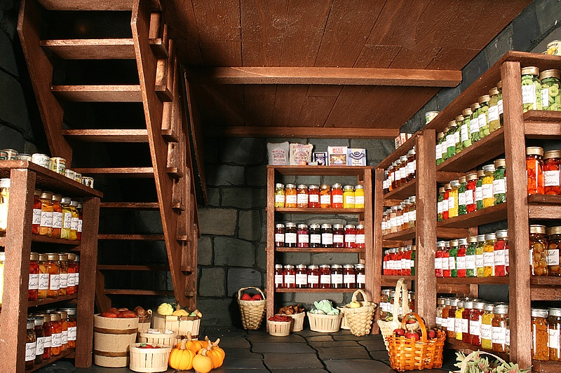 полный погреб. подвал с соленьями. старинный погреб. погреб с заготовками. подвал для хранения овощей.