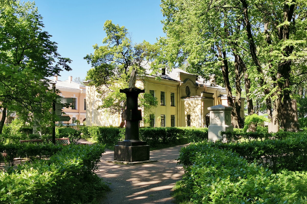 Тихвинское кладбище. Некрополь мастеров искусств. Фото автора.