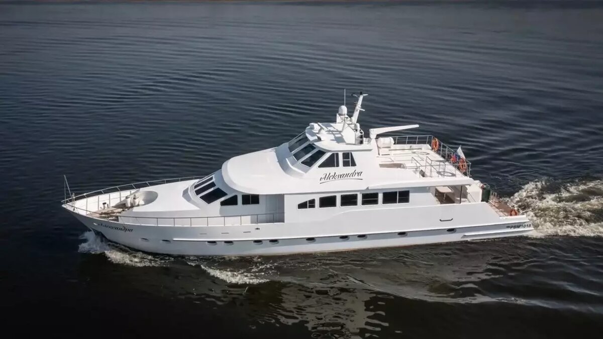     Прогулка по Волге на собственной яхте станет реальностью для тех волгоградцев, кто будет готов выложить за 26-метровую красавицу 250 миллионов рублей.